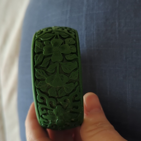 Vintage Forrest Green Faux Carved Asian Floral Cinnabar Bangle Maiden Size - Picture 2 of 8